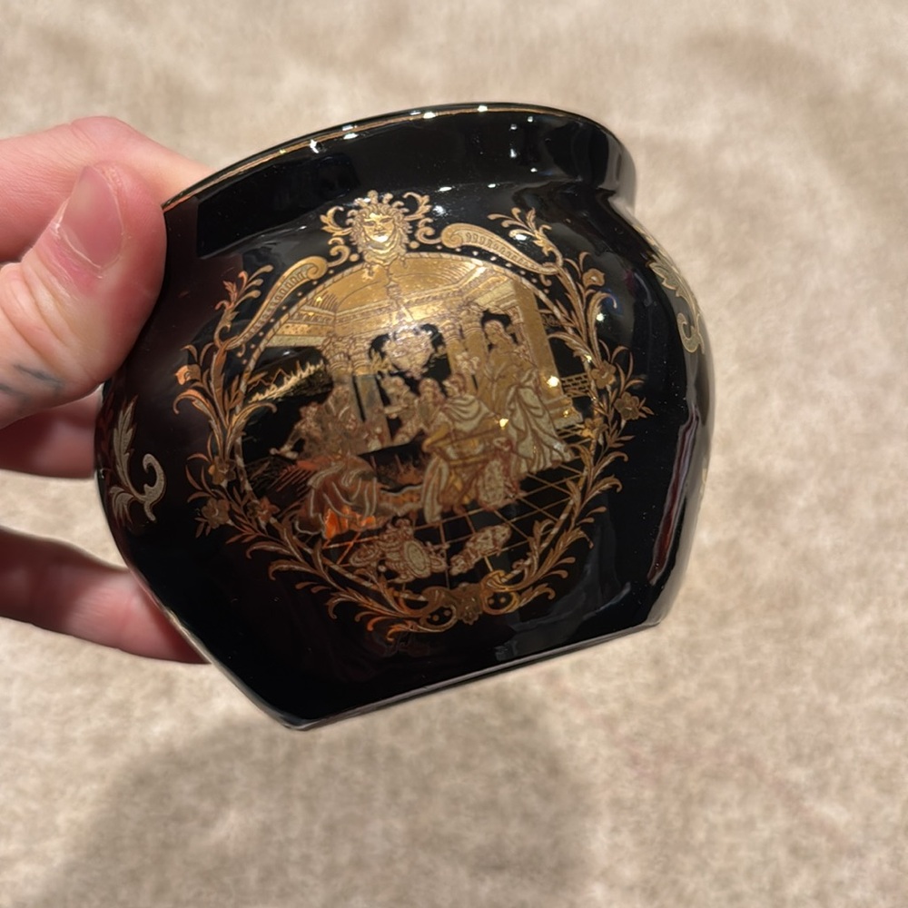 Decorative pot